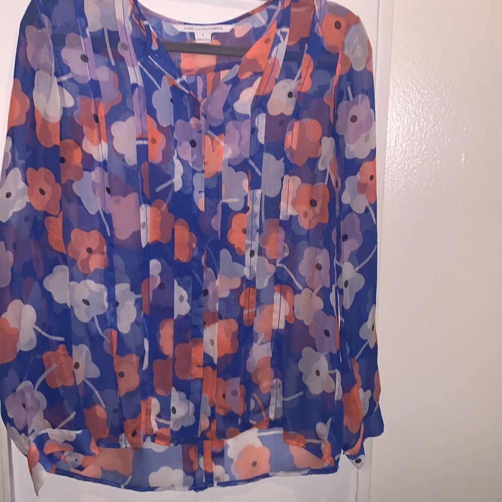 DVF sheer, light long sleeve blouse with hidden buttons. Excellent condition
